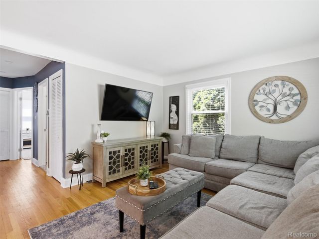 21924 Revere Street, St. Clair Shores, MI 48080
