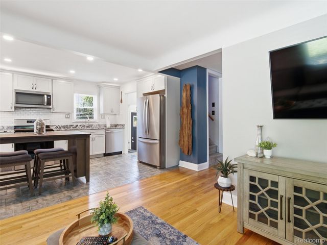 21924 Revere Street, St. Clair Shores, MI 48080