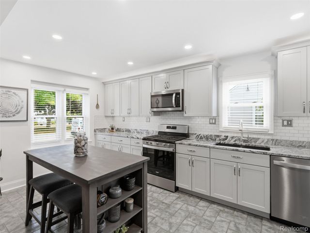 21924 Revere Street, St. Clair Shores, MI 48080