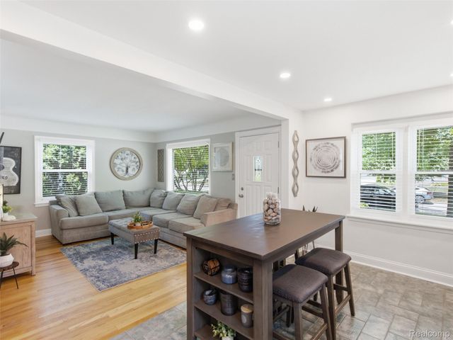21924 Revere Street, St. Clair Shores, MI 48080