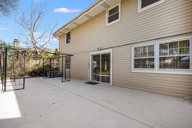1000 N Westgate Road, Mount Prospect, IL 60056