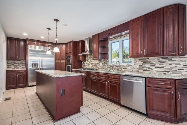 1000 N Westgate Road, Mount Prospect, IL 60056
