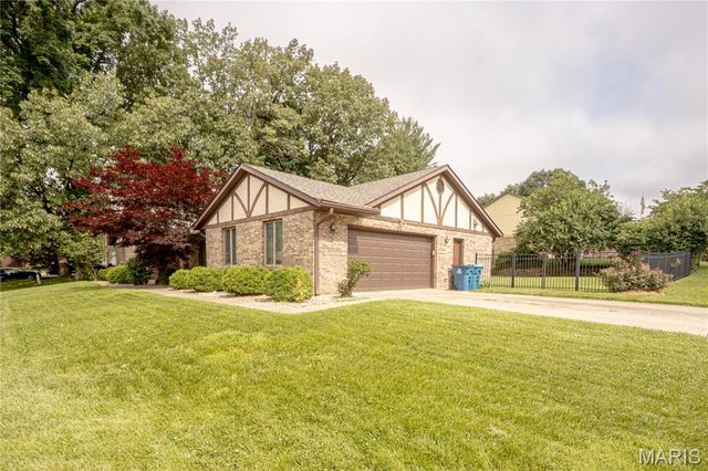 167 Pine Dale Drive, Swansea, IL 62226
