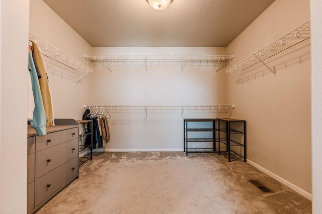 5568 37th Avenue S, Fargo, ND 58104