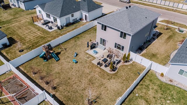 5568 37th Avenue S, Fargo, ND 58104