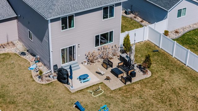 5568 37th Avenue S, Fargo, ND 58104