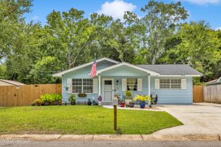 242 Woodland Circle, Ocean Springs, MS 39564