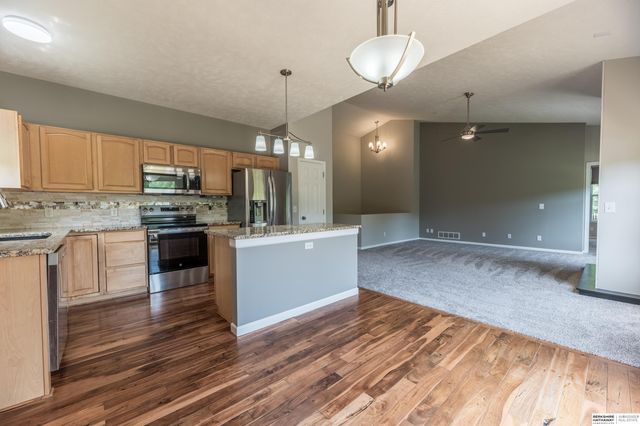 2157 N 162nd Avenue, Omaha, NE 68116