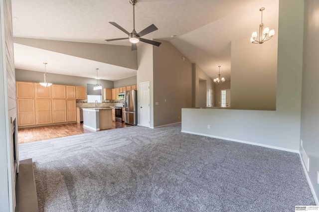 2157 N 162nd Avenue, Omaha, NE 68116