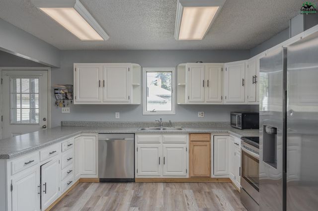 812 ANDREW STREET, Fairbanks, AK 99709