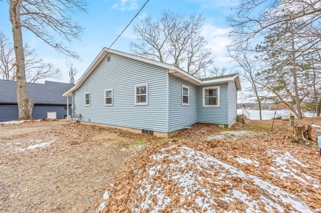 9577 Shore Drive, Morton Twp, MI 49332