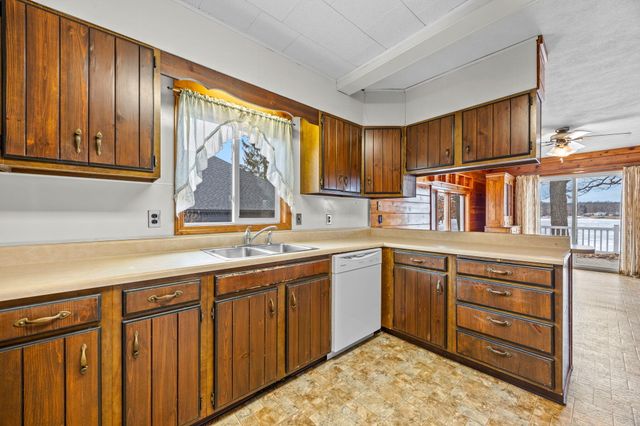 9577 Shore Drive, Morton Twp, MI 49332