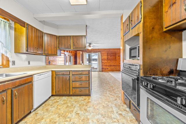 9577 Shore Drive, Morton Twp, MI 49332