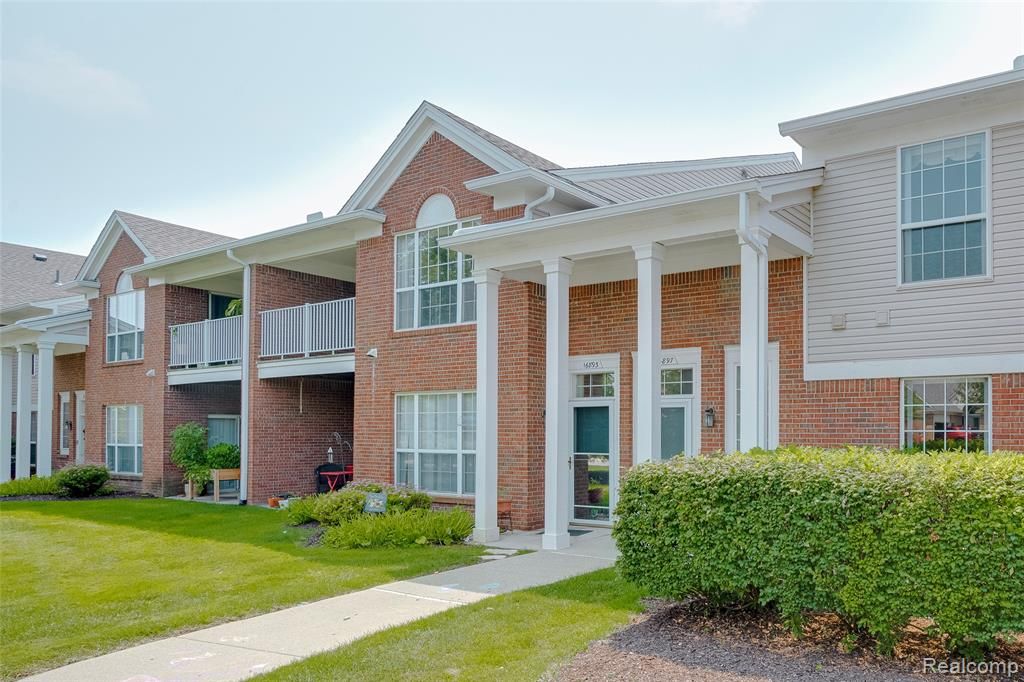 16897 Carriage Way, Northville, MI 48168