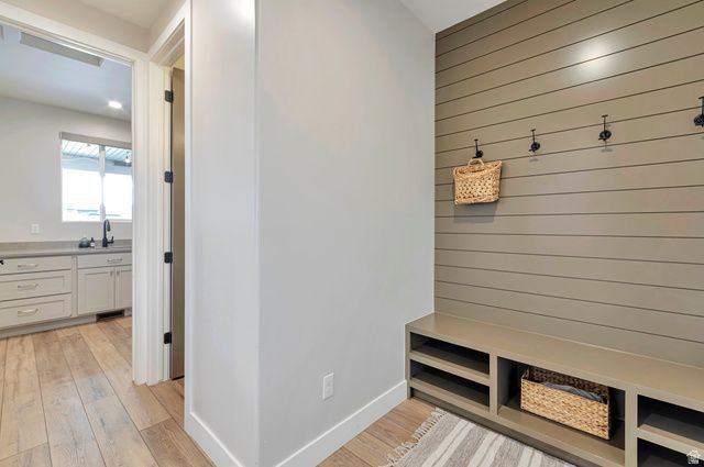 15 N MORNING MIST LN, Kaysville, UT 84037