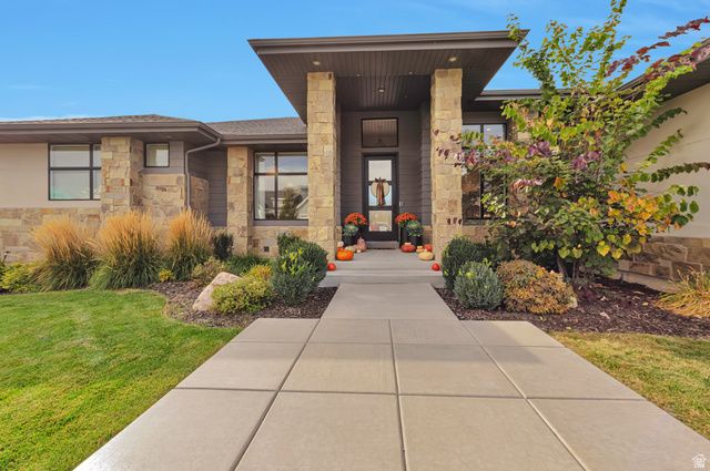 15 N MORNING MIST LN, Kaysville, UT 84037