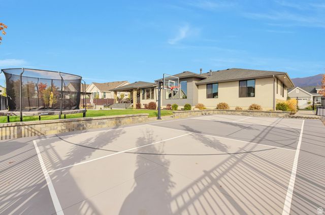 15 N MORNING MIST LN, Kaysville, UT 84037