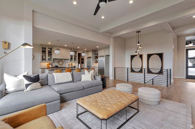 15 N MORNING MIST LN, Kaysville, UT 84037