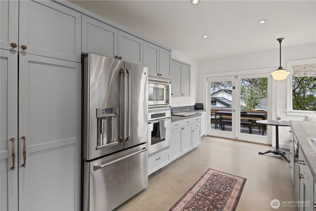 4306 Burke Avenue N, Seattle, WA 98103