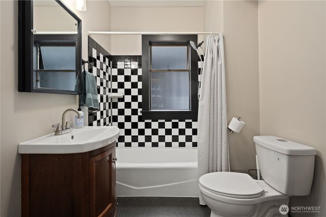 4306 Burke Avenue N, Seattle, WA 98103