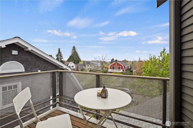 4306 Burke Avenue N, Seattle, WA 98103