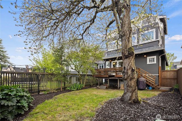 4306 Burke Avenue N, Seattle, WA 98103