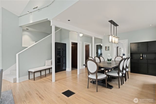 4306 Burke Avenue N, Seattle, WA 98103