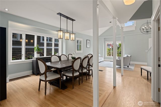 4306 Burke Avenue N, Seattle, WA 98103