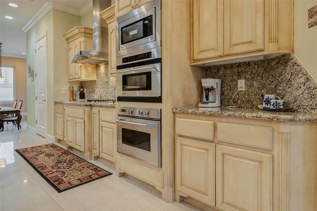 2732 Broadway Street, Dickinson, TX 77539