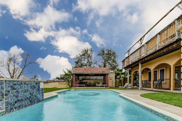 2732 Broadway Street, Dickinson, TX 77539