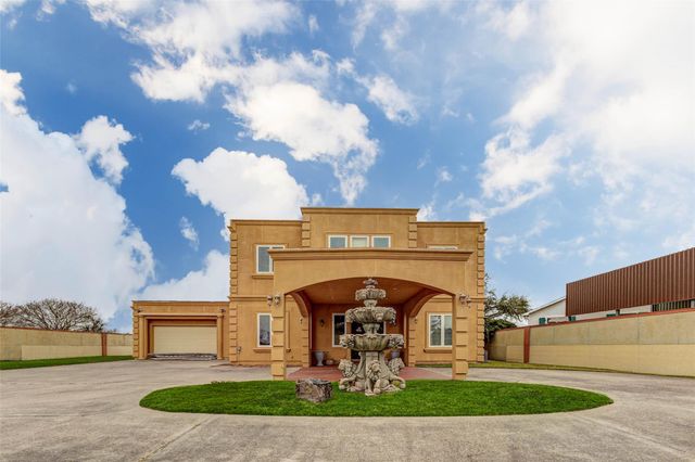 2732 Broadway Street, Dickinson, TX 77539