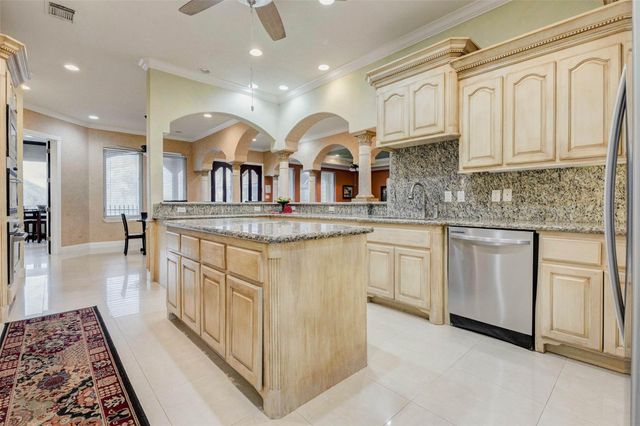 2732 Broadway Street, Dickinson, TX 77539