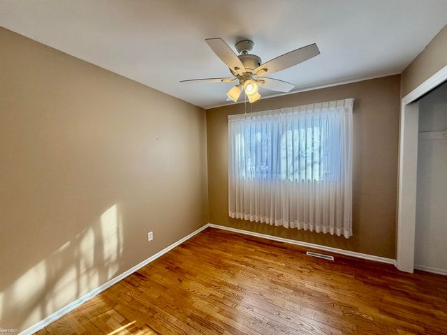 4463 Sunnymead Avenue, Burton, MI 48519