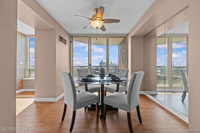 3320 Spinnaker Lane 15F, Detroit, MI 48207