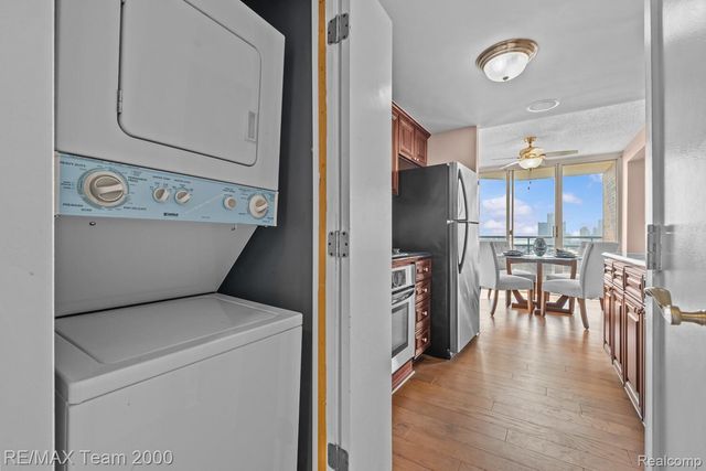 3320 Spinnaker Lane 15F, Detroit, MI 48207