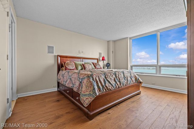 3320 Spinnaker Lane 15F, Detroit, MI 48207