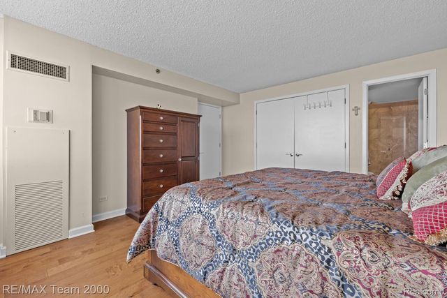 3320 Spinnaker Lane 15F, Detroit, MI 48207