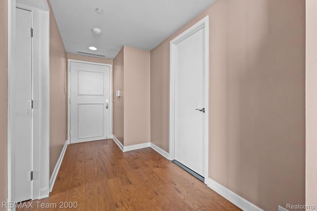 3320 Spinnaker Lane 15F, Detroit, MI 48207