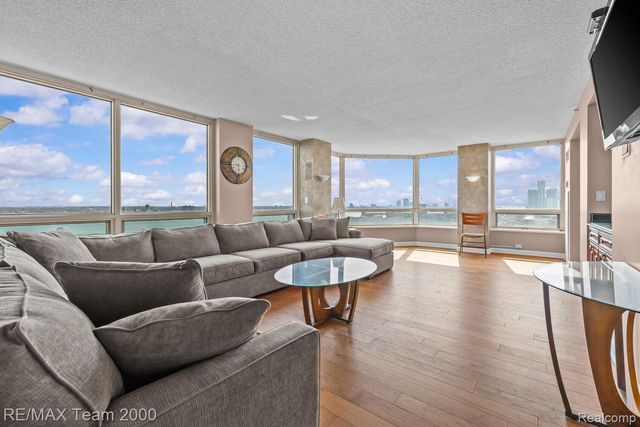 3320 Spinnaker Lane 15F, Detroit, MI 48207