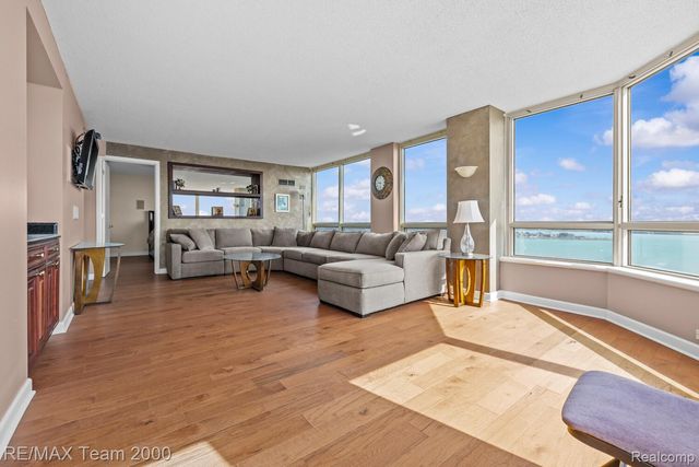 3320 Spinnaker Lane 15F, Detroit, MI 48207