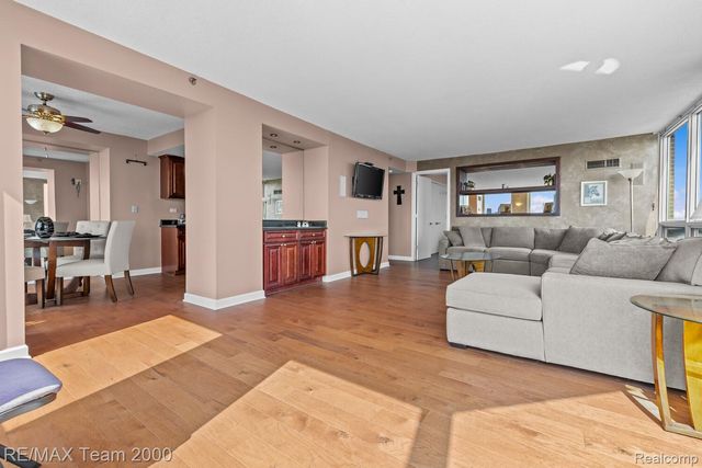 3320 Spinnaker Lane 15F, Detroit, MI 48207