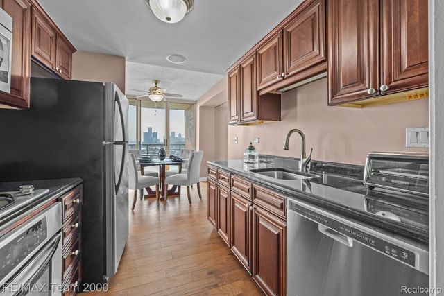 3320 Spinnaker Lane 15F, Detroit, MI 48207