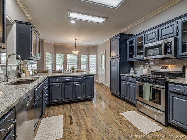 12512 S 18th Circle E, Jenks, OK 74037