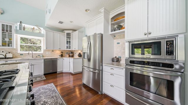 6661 RAMOTH Drive, Jacksonville, FL 32226