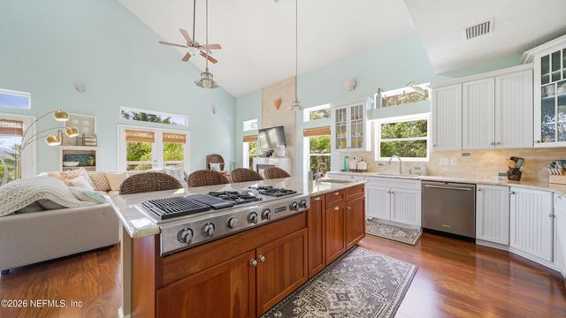 6661 RAMOTH Drive, Jacksonville, FL 32226