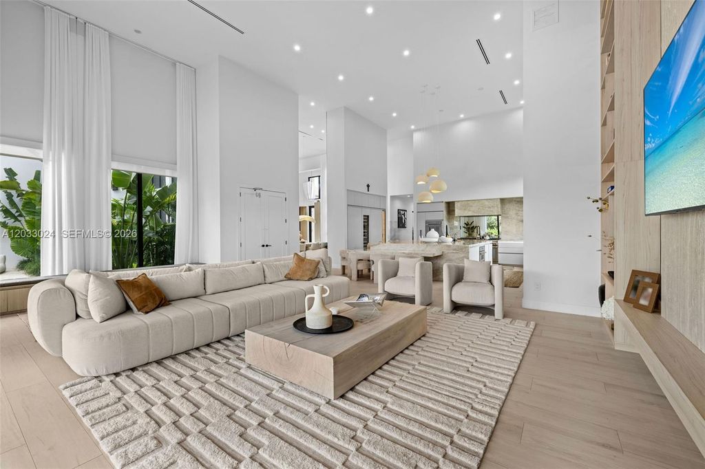 Image 20 of property listing at 14910 SW 16th Ct, Davie, FL 33326
