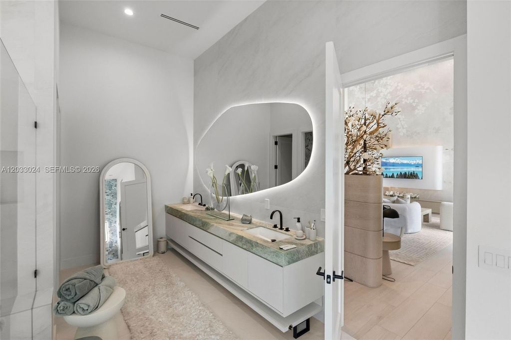 Image 30 of property listing at 14910 SW 16th Ct, Davie, FL 33326