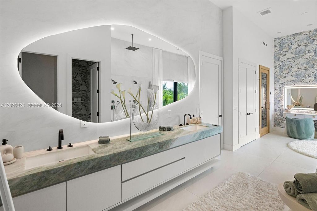 Image 31 of property listing at 14910 SW 16th Ct, Davie, FL 33326