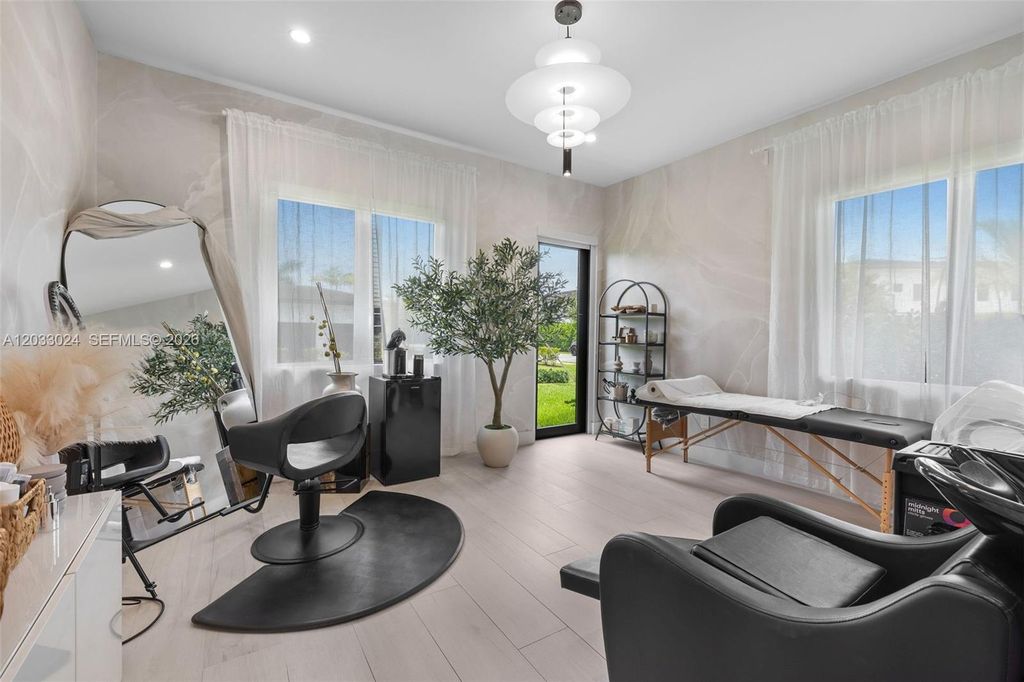 Image 35 of property listing at 14910 SW 16th Ct, Davie, FL 33326