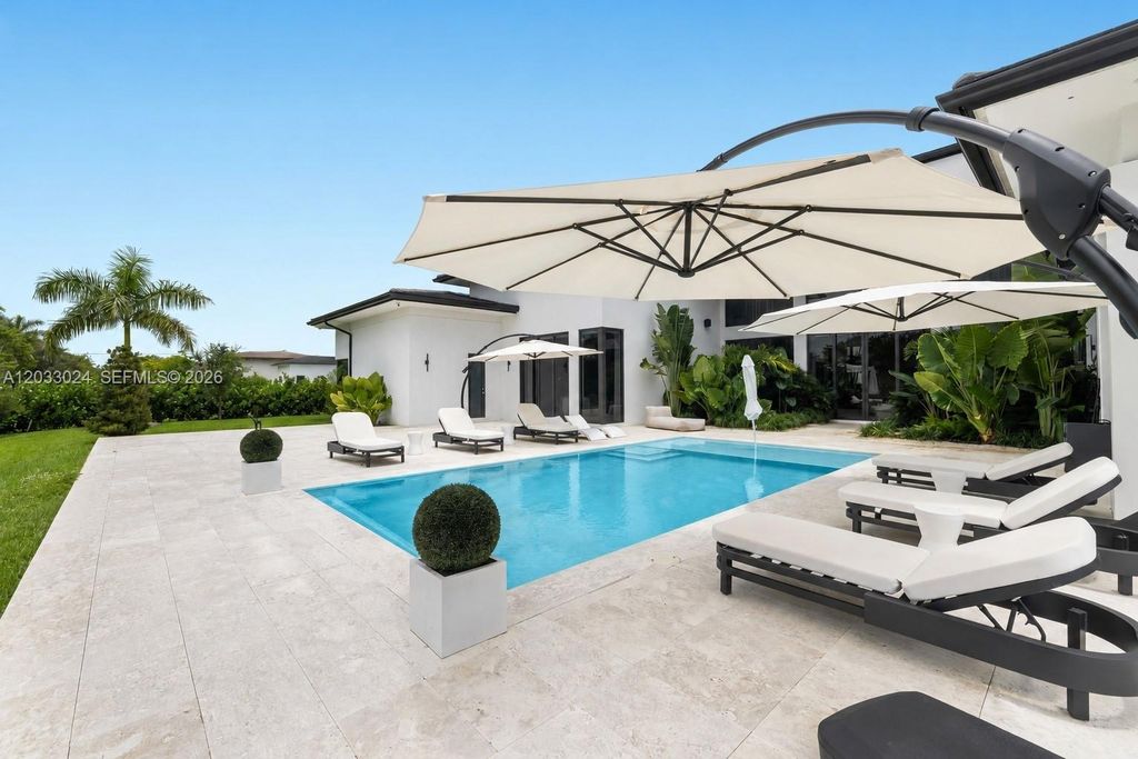 Image 46 of property listing at 14910 SW 16th Ct, Davie, FL 33326